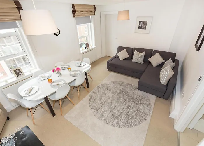 Picton 2Br Apartment - Prime Location & Comfort
